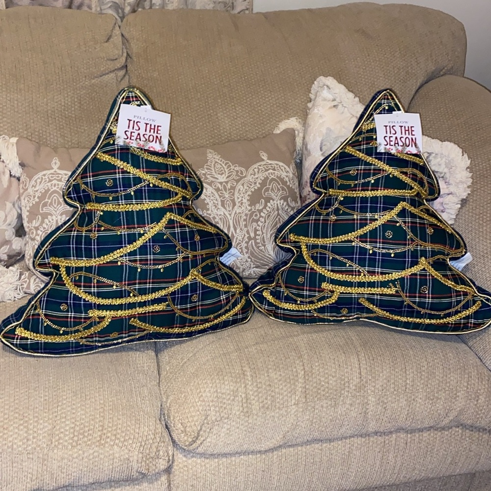 ❤️💛🎄💙💚NWT Plaid Embroidered Christmas Tree Pillow Set